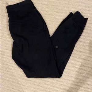 Lululemon sweats Capri style sz 4 black